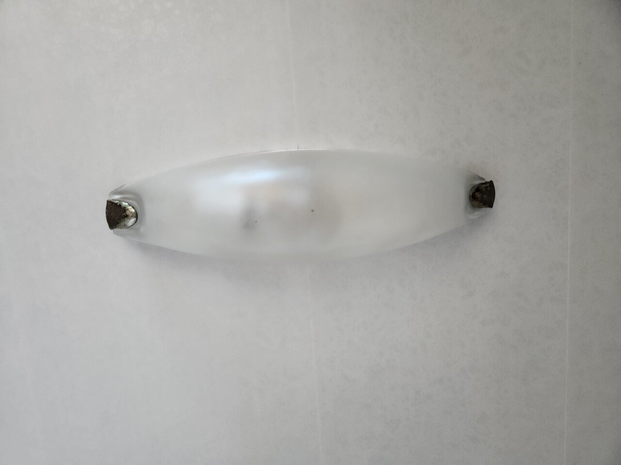 형들 욕실 전구 질문이요